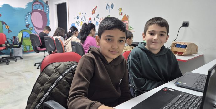 Çocuklar Geleceğe Yazılım ile Hazırlanıyor