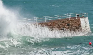 Denizlerde fırtına: Dört bölgede kuvvetli rüzgar bekleniyor