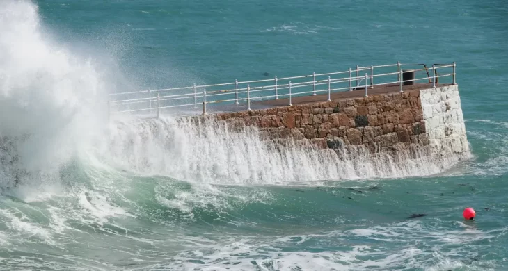 Denizlerde fırtına: Dört bölgede kuvvetli rüzgar bekleniyor