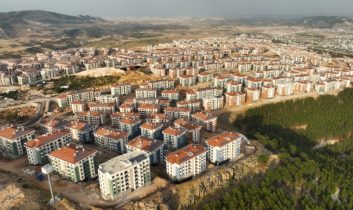 Deprem bölgesinde 350 bininci konut bugün teslim ediliyor