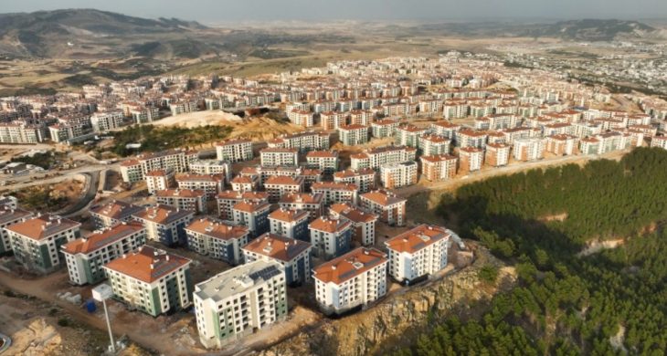 Deprem bölgesinde 350 bininci konut bugün teslim ediliyor