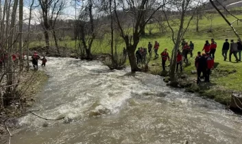 Dereye düşen 8 yaşındaki çocuk için arama çalışmaları sürüyor