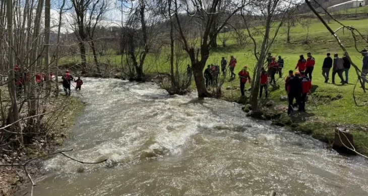 Dereye düşen 8 yaşındaki çocuk için arama çalışmaları sürüyor