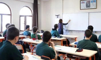 Ders zili yeniden çaldı: 18 milyon öğrenci ders başı yaptı