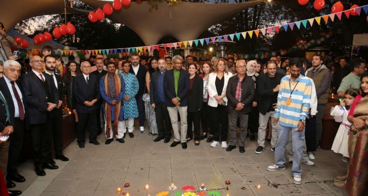 Divali coşkusu Gençlik Parkı’nda yaşandı