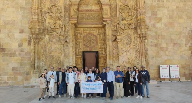 Sivas Turizm Derneği, 27 Eylül Dünya Turizm Gününde Divriği’yi gezdi