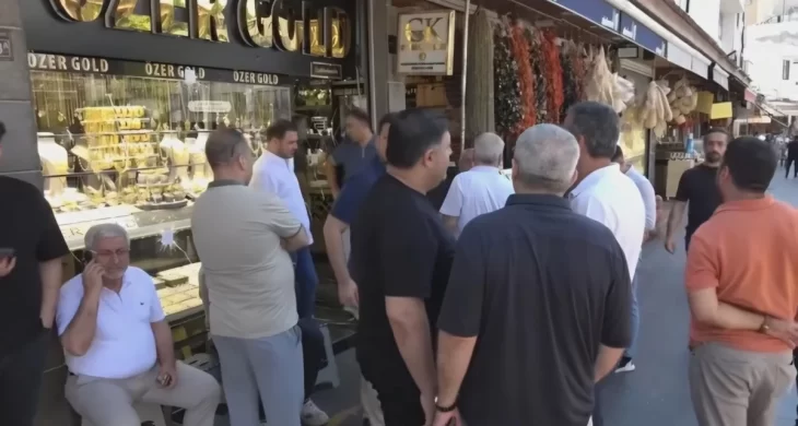 Diyarbakır’da kuyumcuya kurşun yağdırdılar!