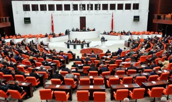 Doğum izni 24 haftaya çıkıyor: Sosyal medyaya yaş sınırı geliyor