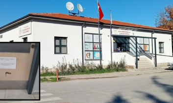 Düzce’de Doktorun “muayene kapısı” tekmelendi