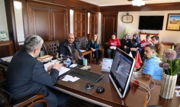 Hayırlı Her İşin Altına İmza Atmaya Hazırız