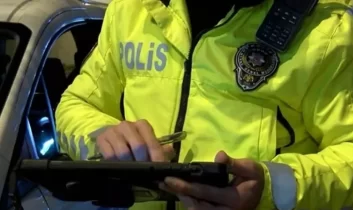 ‘Dur’ ihtarına kaçış pahalıya patladı: 379 bin lira ceza kesildi