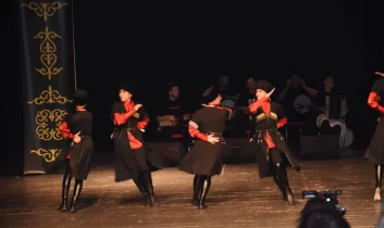 Düzce Adige Kültür Derneği’nin “Sezon Sonu Gösterisi” büyük ilgi gördü