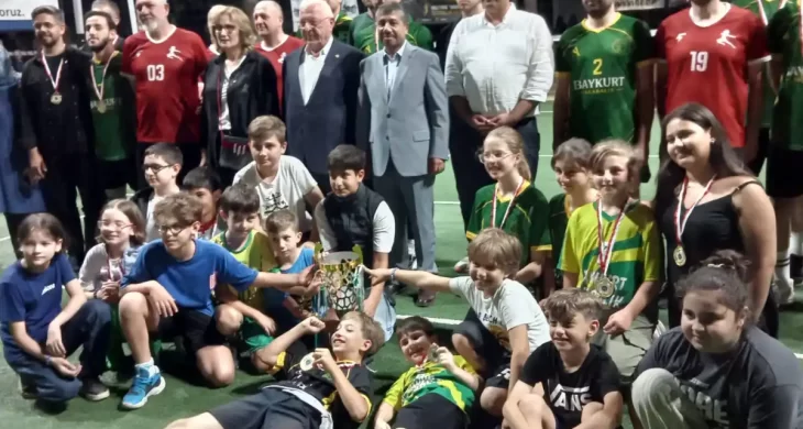 Düzce’de Bayramcı Voleybol Turnuvası “Tahirağa-Hey Kafkas” final maçını 2 bin 500 kişi izledi