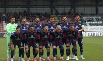 Düzce Cam Düzcespor zirvede ısrarlı