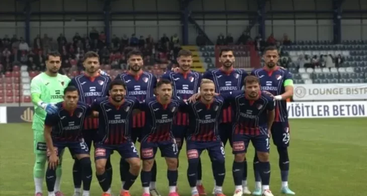 Düzce Cam Düzcespor zirvede ısrarlı