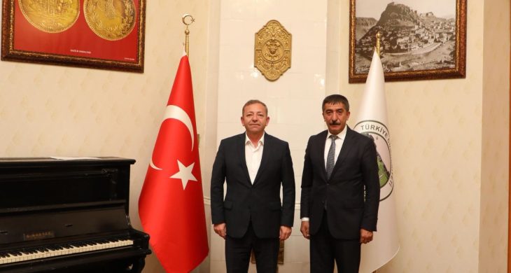 Vali Ziya Polat, Susuz Belediye Başkanı Oğuz Yantemur’u makamında kabul etti