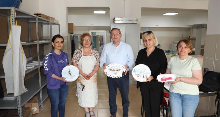 Kars Valisi Ziya Polat, Halk Eğitim Merkezi’ndeki kursiyerlerle buluştu