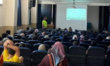 Kars’ta Kur’an kursu öğrencilerine trafik eğitimi verildi