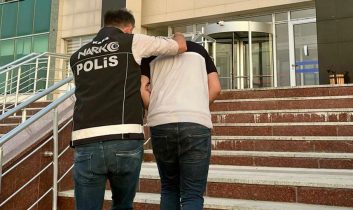 Kars Emniyet Müdürlüğü 8 yıl 4 ay hapis cezalı şahısı yakaladı