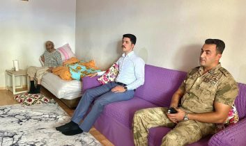 Digor Kaymakamı Kahraman’dan Alem Köyü’ndeki şehit ailesine ziyaret