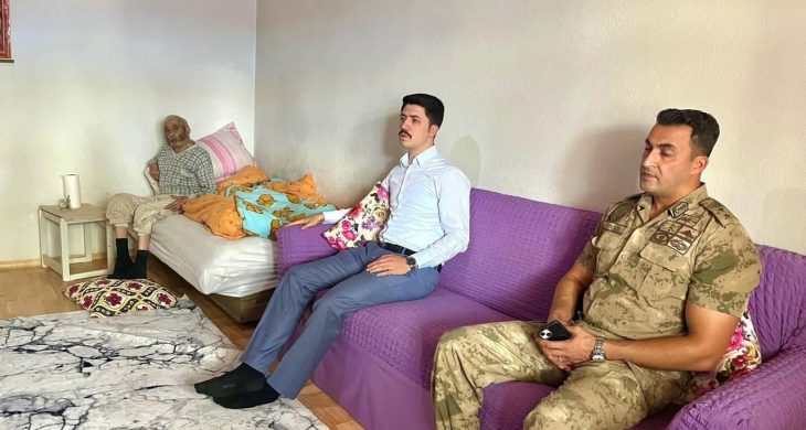Digor Kaymakamı Kahraman’dan Alem Köyü’ndeki şehit ailesine ziyaret