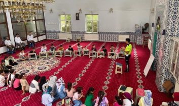 Akyaka’da yaz Kur’an kursu öğrencilerine trafik eğitimi