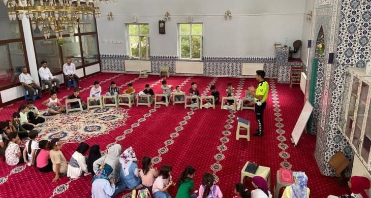 Akyaka’da yaz Kur’an kursu öğrencilerine trafik eğitimi