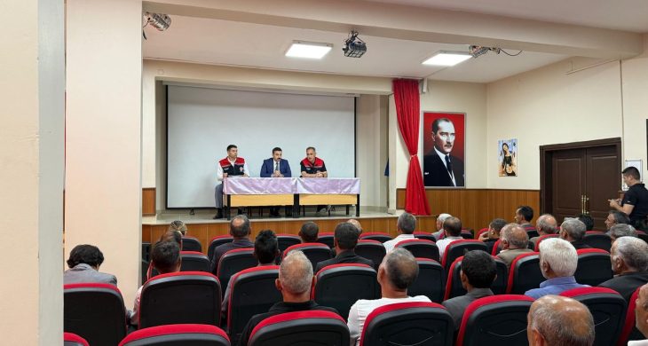 Arpaçay’da muhtarlara tarımsal bilgilendirme toplantısı düzenlendi