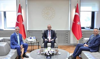 Ulaştırma ve Altyapı Bakanı Abdulkadir Uraloğlu’na Iğdır heyetinden ziyaret