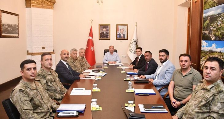 Kars’ta “Sınır Yolları Yapımı ve Bakımı” toplantısı gerçekleştirildi