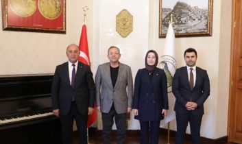 Vali Ziya Polat, Hanak protokolünü makamında ağırladı