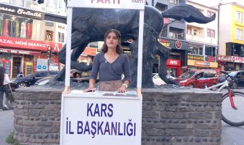 Anahtar Partisi Kars İl Gençlik Kolları’ndan bilgilendirme standı