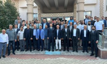 AK Parti MKYK Üyesi ve İstanbul Milletvekili Seyithan İzsiz, Kars’ta STK ve İş İnsanlarıyla Buluştu