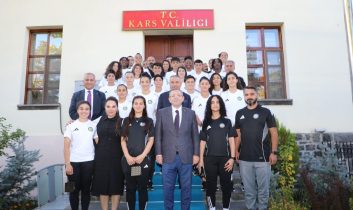 Kars Valisi Ziya Polat, spora ve gençliğe verdiği desteği sürdürüyor