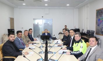 Kars’ta karayolları trafik levhalarının sadeleştirilmesi için toplantı düzenlendi