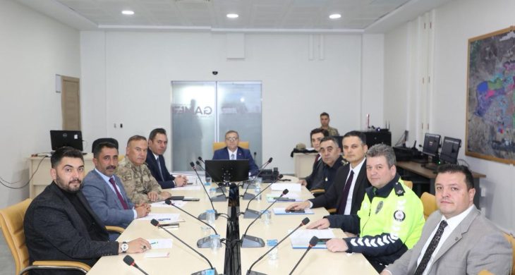 Kars’ta karayolları trafik levhalarının sadeleştirilmesi için toplantı düzenlendi