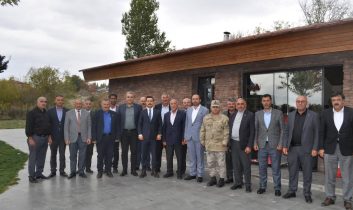 Kaymakam Demirtaş’tan Muhtarlar Günü’nde anlamlı kutlama