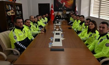 Kars İl Emniyet Müdürü Tombul, trafik personeliyle bir araya geldi