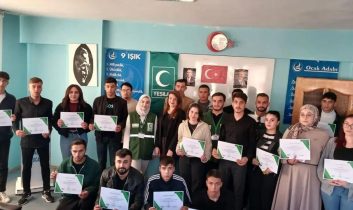 Kars Yeşilay’dan Ülkü Ocakları’nda bağımlılıkla mücadele eğitimi