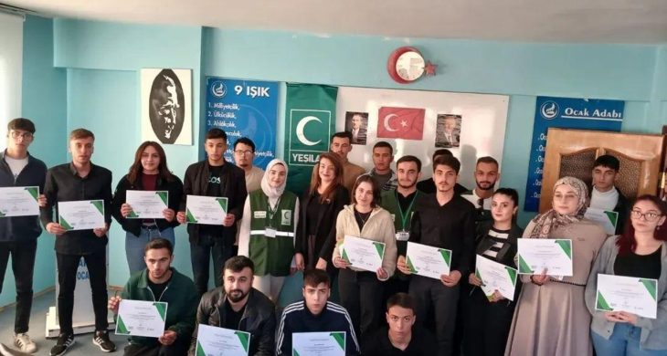 Kars Yeşilay’dan Ülkü Ocakları’nda bağımlılıkla mücadele eğitimi