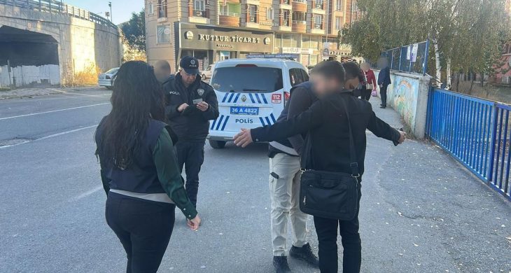 Kars’ta okul önlerinde güvenlik önlemleri artırıldı