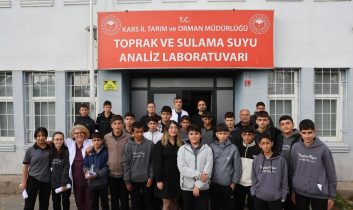 Haydar Aliyev Meslek Lisesi’nden toprak ve sulama suyu analiz laboratuvarına teknik ziyaret