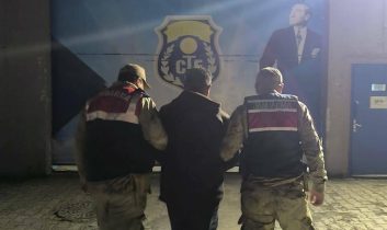 Kars’ta dolandırıcılık suçundan 7 yıl 6 ay kesinleşmiş hapis cezası bulunan şahıs yakalandı