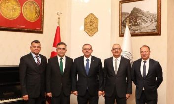 Kars Valisi Ziya Polat, polis başmüfettişlerini makamında ağırladı