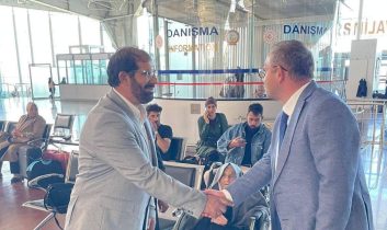 Kars Valisi Ziya Polat, Harakani Havalimanı’nda incelemelerde bulundu