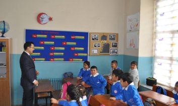 Kaymakam İsmail Demirtaş’tan Şahnalar Köyü İlkokulunda öğrencilerle bir araya geldi