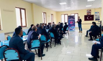 Jandarma, muhtarları siber suçlara karşı bilgilendirdi