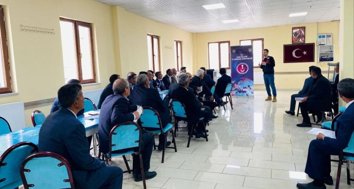 Jandarma, muhtarları siber suçlara karşı bilgilendirdi