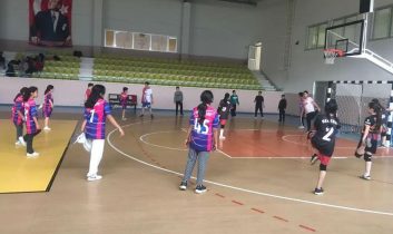Kağızman’da GSB Spor okulları hentbol antrenmanları sürüyor