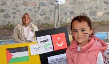 Sarıkamış Kaymakamı Aslantatar, Gazze’ye Destek Kermesine katıldı